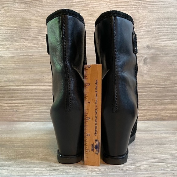 Marc by Marc Jacobs cute black leather and suede hidden wedge boot 38 1/2 8.5 - Picture 4 of 15